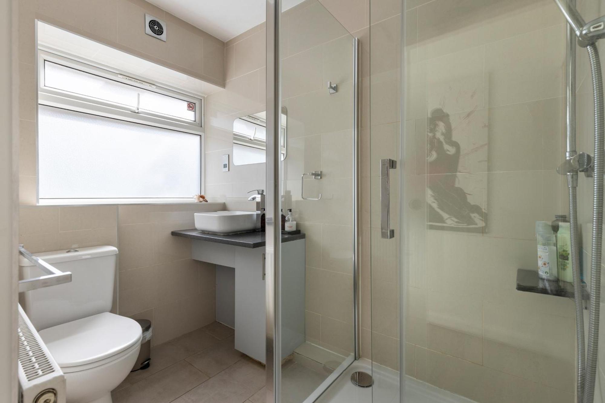 King Studio Apartment With Garden And Parking Ealing kerület Kültér fotó